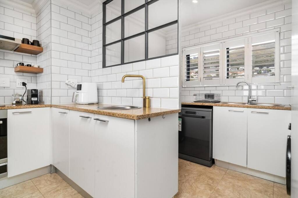 Styled Top Floor Apartment, With Back-Up Power Cape Town Exterior photo